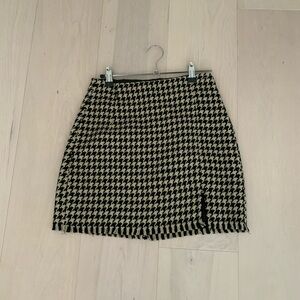 Dynamite Houndstooth Skirt